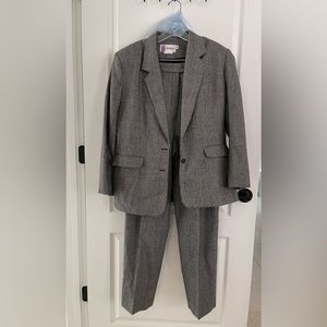 WOMENS 2 piece VINTAGE WOOL SUIT